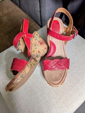 B.O.C Born Floral Cork Wedge Sandals Womens Size 7 Red Leather Z16805 Buckle